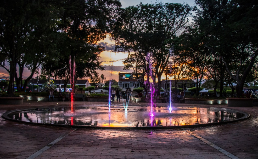 EJEMPLO FUENTE DE AGUA SECA O INTERACTIVA - PARQUE OBANDO 