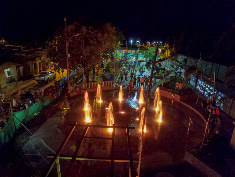 EJEMPLO FUENTE DE AGUA SECA O INTERACTIVA - PARQUE 22 DE AGOSTO