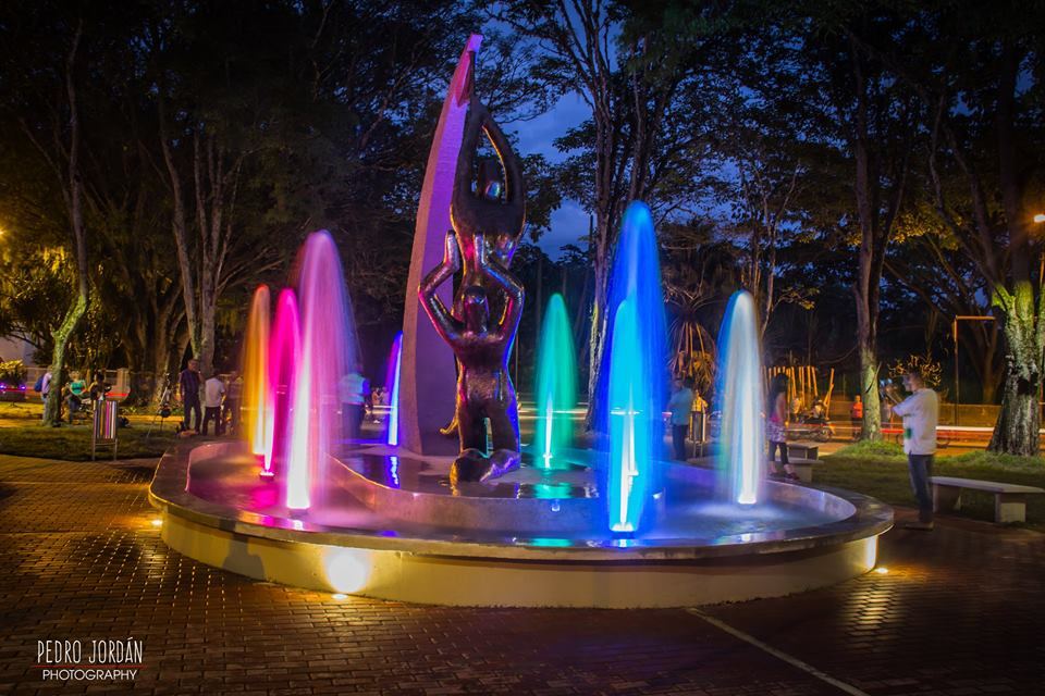 EJEMPLO FUENTE DE AGUA COTEMPLATIVA U ORNAMENTAL - PARQUE SUEÑOS DE LIBERTAD