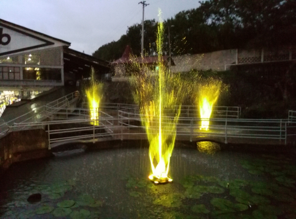 EJEMPLO FUENTES DE AGUA FLOTANTES - HACEB